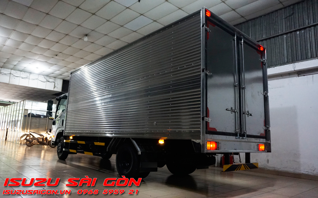 Xe Tải Isuzu 3T5 Tấn Thùng Kín NPR400 6